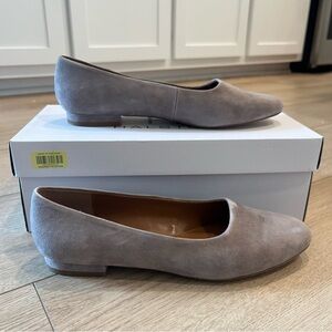 NEW IN BOX Halston Linda Taupe Suede Tan Ballet Flat Size 8.5